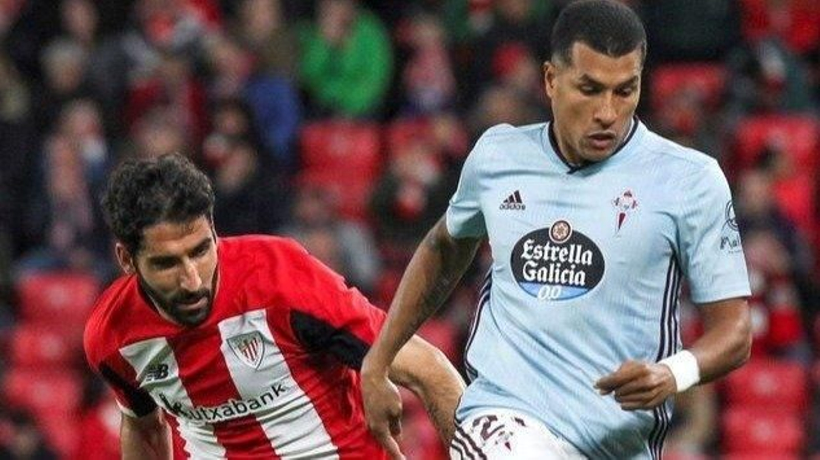 Jeison Murillo se lleva el balón ante Raúl García en el partido disputado ayer en San Mamés.