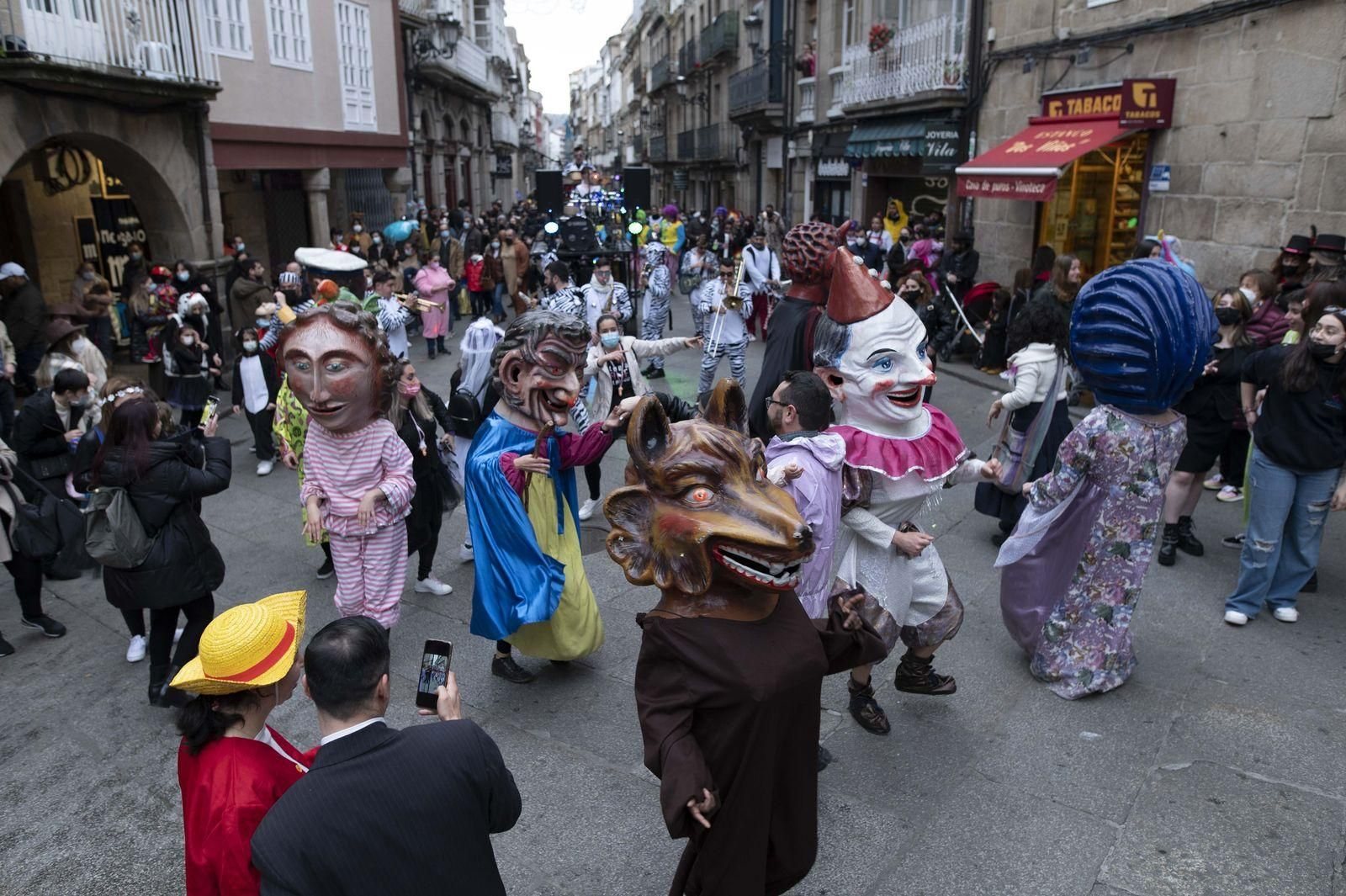 Ourense 26/2/22
Animación entroido en las calles de Ourense,cabezudos y charanga

Fotos Martiño Pinal