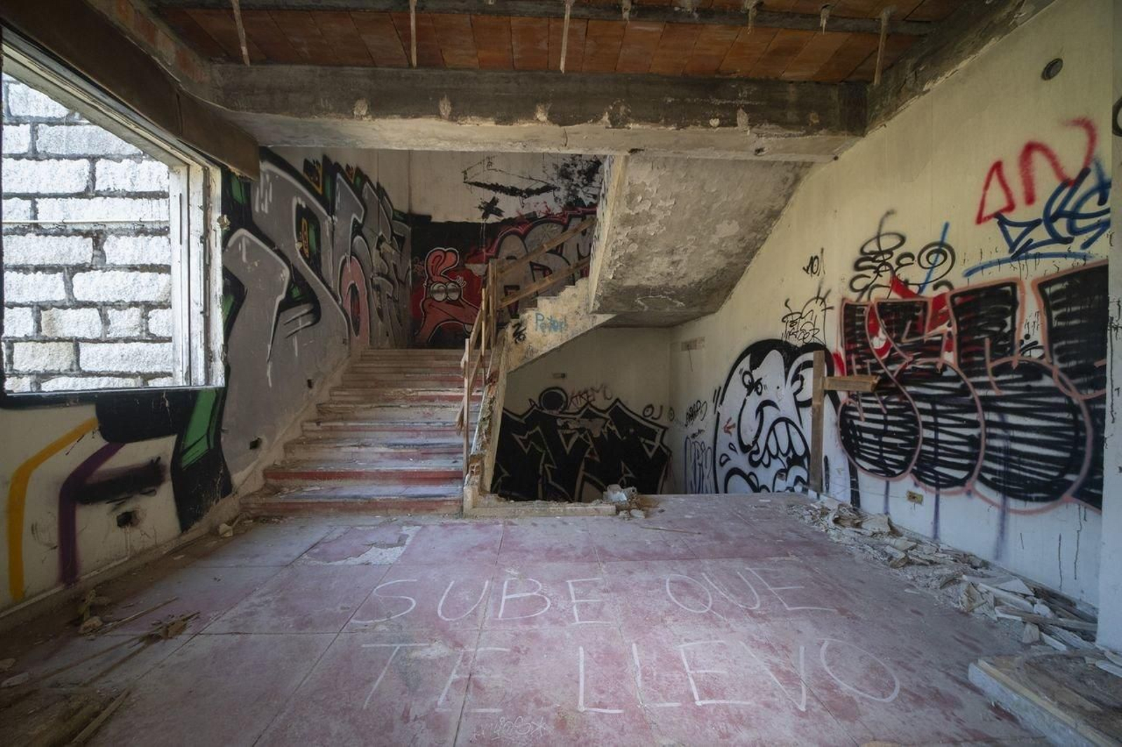 Las escaleras del interior del edificio