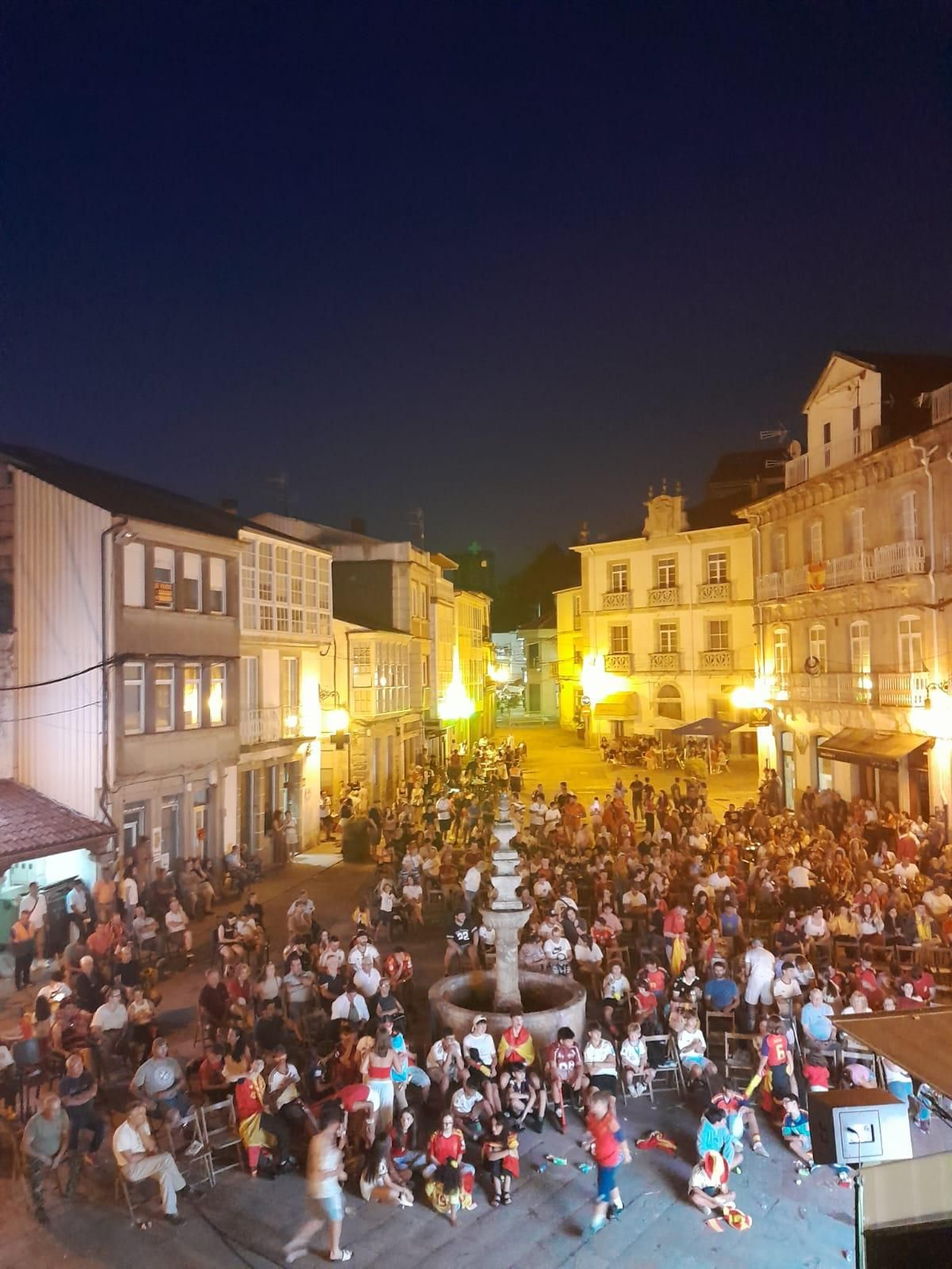 Galería | La provincia de Ourense se tiñe de rojo para apoyar a España en la final del Mundial