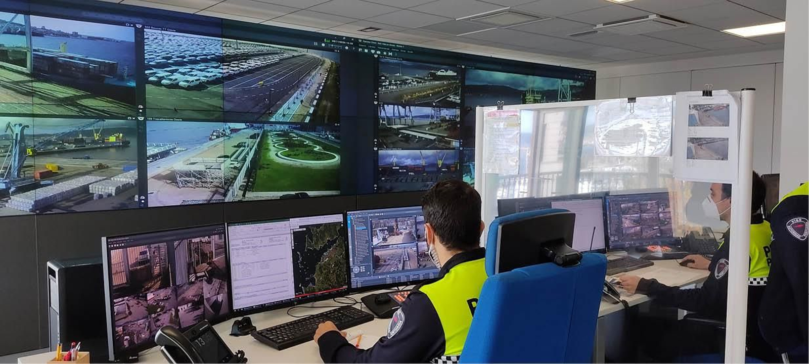 Puesto de vigilancia 24 horas del perímetro por la Policía Portuaria.