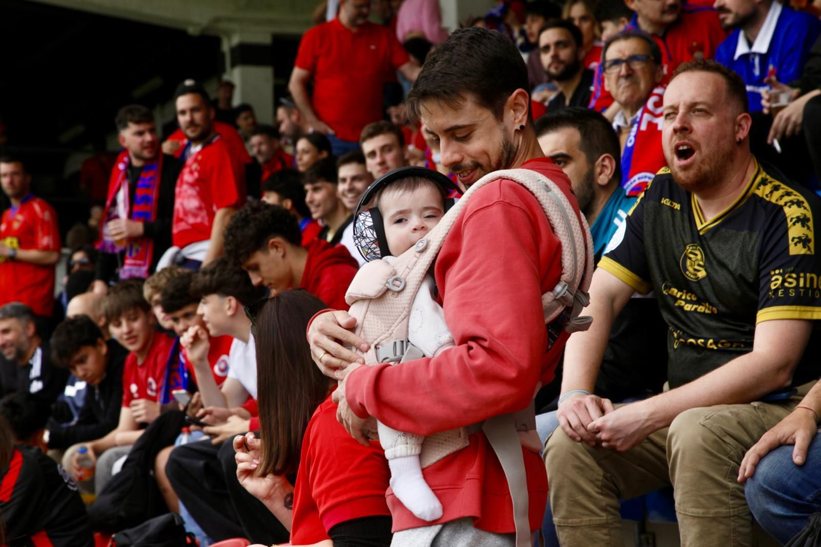 Galería | El Estadio de O Couto vibra con un partido para la historia de la UD Ourense