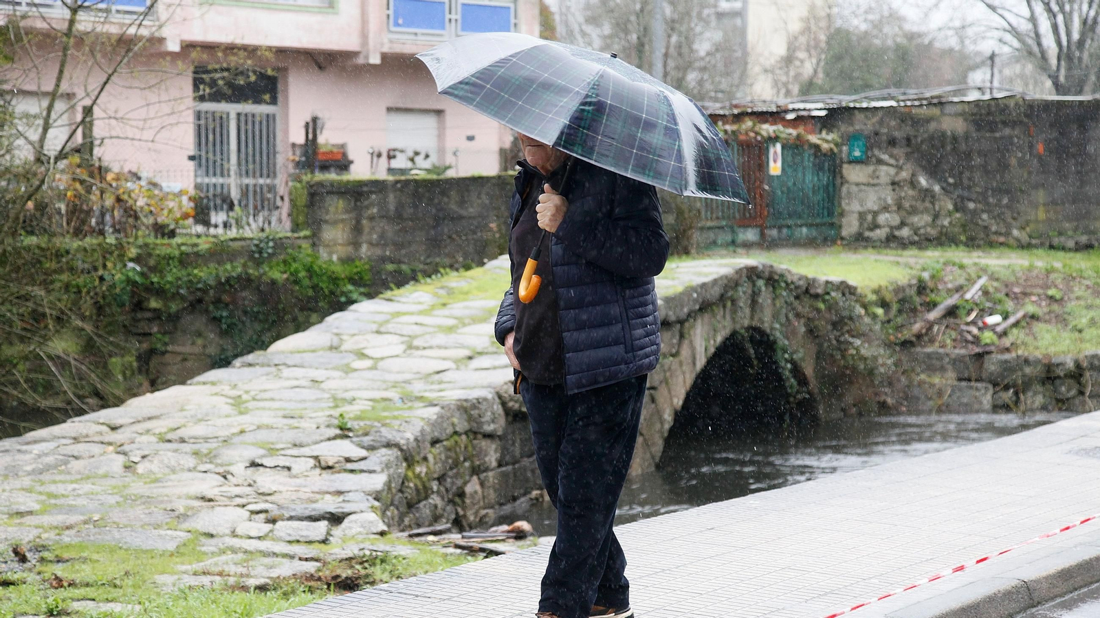 Los paraguas, protagonistas en la provincia de Ourense