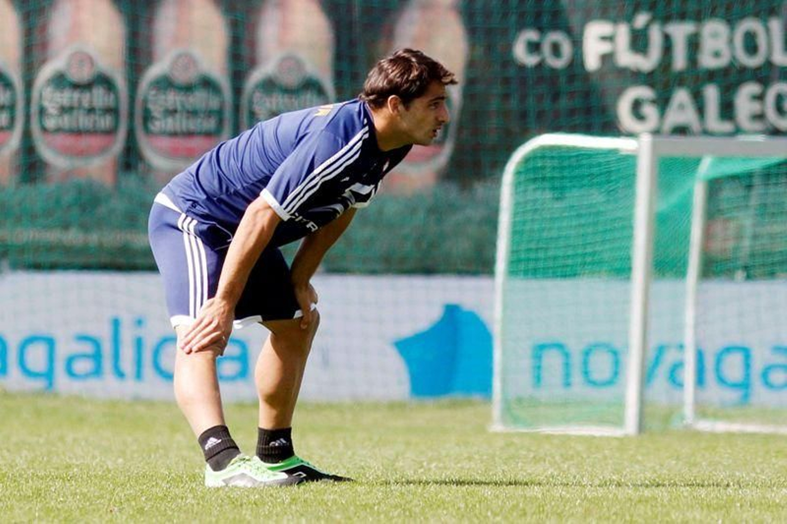 El lateral vigués Jonny Castro, durante el entrenamiento de ayer en las instalaciones de A Madroa.