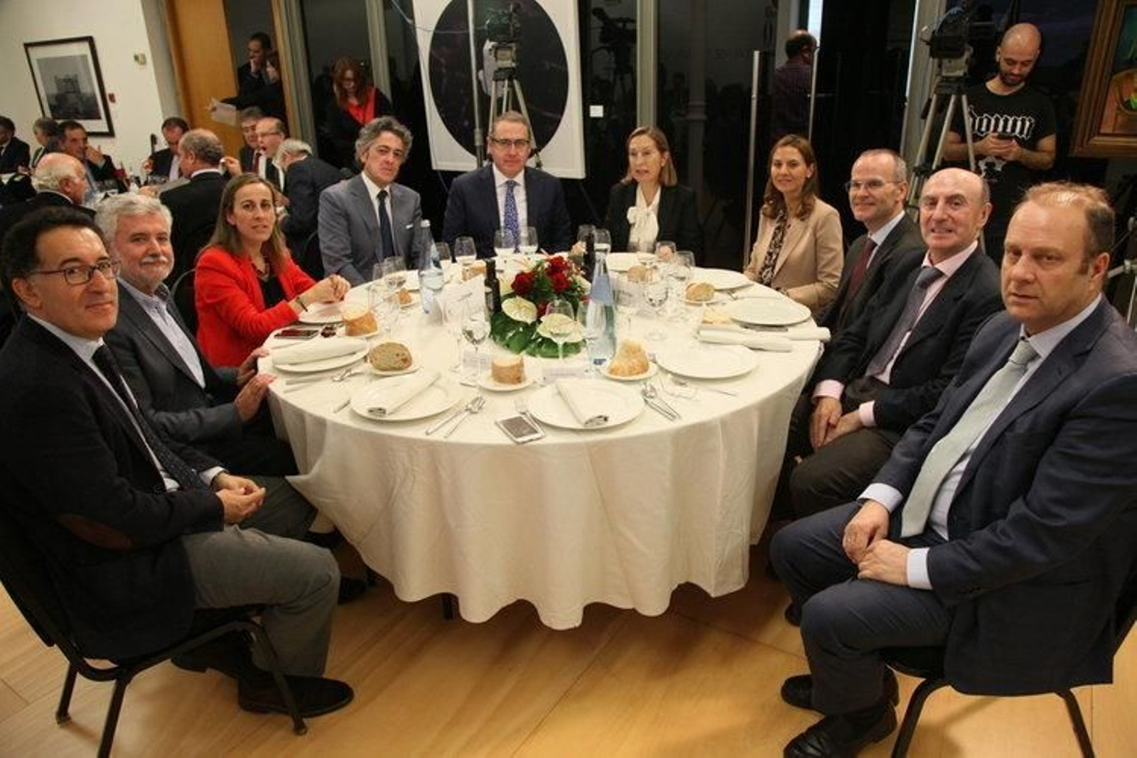 Antonio Piña, Rosendo Luis Fernández, Ethel Vázquez, Óscar Outeiriño, José Luis Suárez, Ana Pastor, María Gómez Franqueira, Jesús Vázquez, Manuel Gómez Franqueira y José Manuel Pérez Canal, en la mesa presidencial.