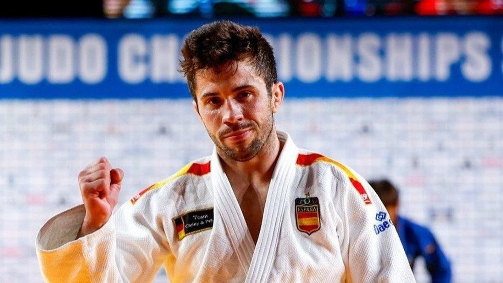 Fran Garrigós, que milita en el Famu vigués, cierra el puño para celebrar una victoria en el Europeo.