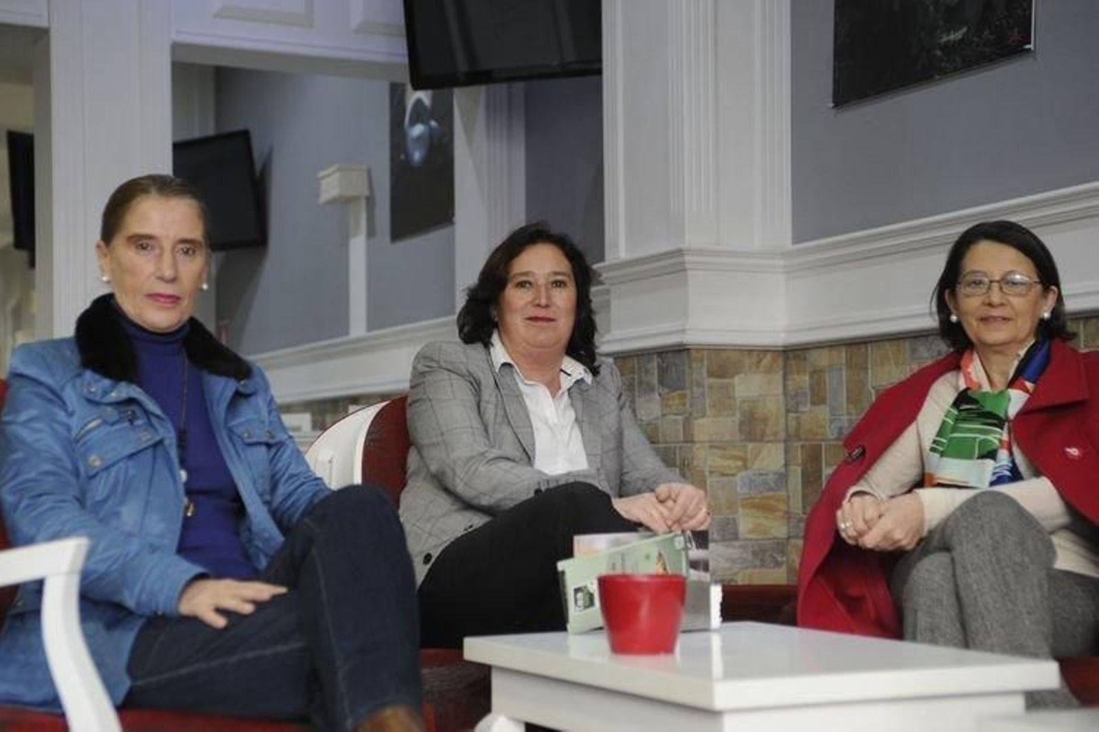 Laura Jones, María Raposo e Isabel Fraga, emprendoras pasados los 50 años. (MARTIÑO PINAL)