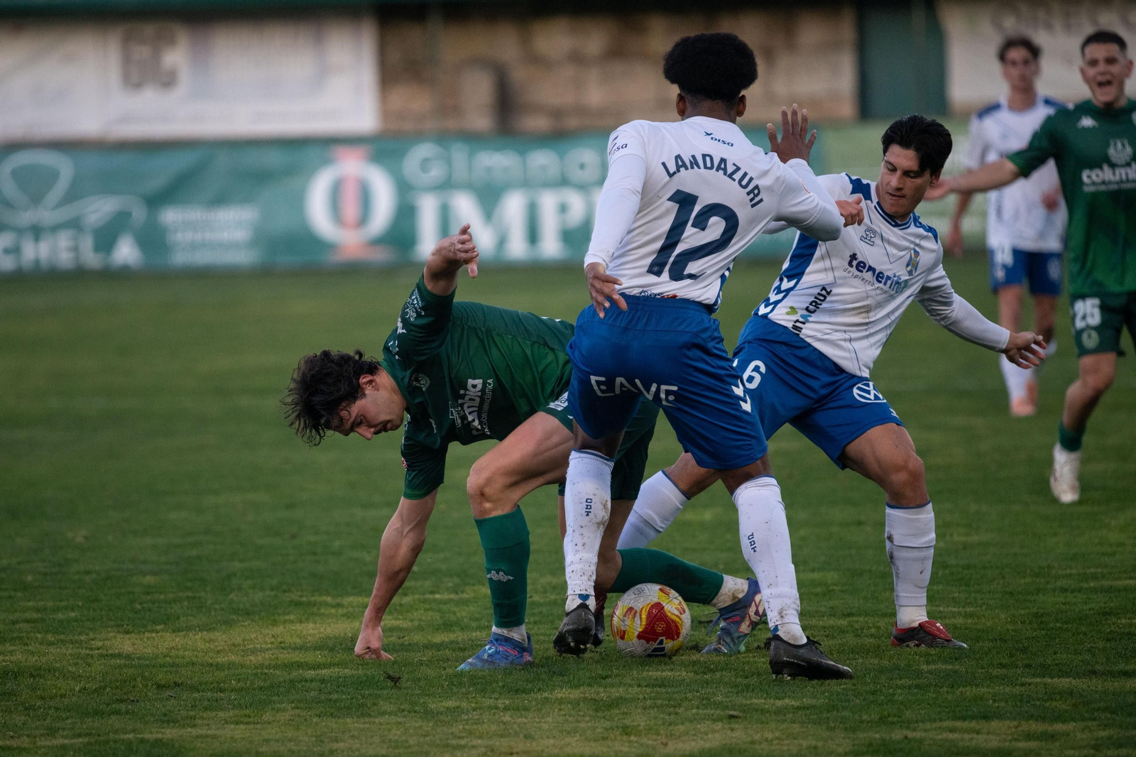 Galería | Espiñedo vive una tarde noche de fútbol donde el Arenteiro cayó ante el Tenerife
