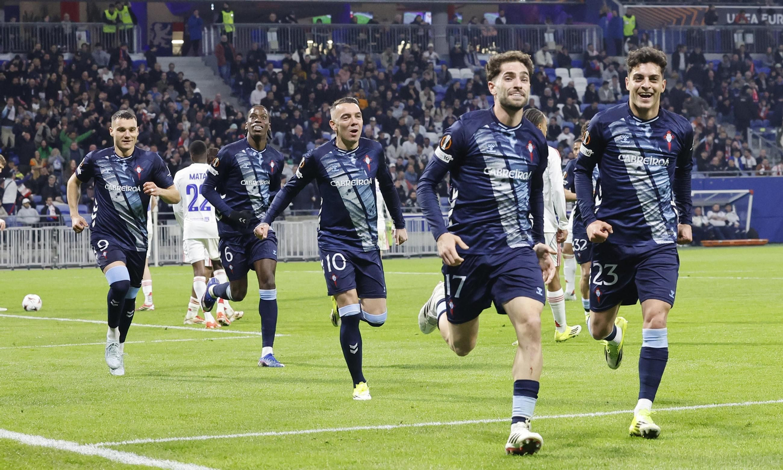 Jugadores del Celta en el partido de vuelta contra el Lyon que les dio el pase a cuartos.