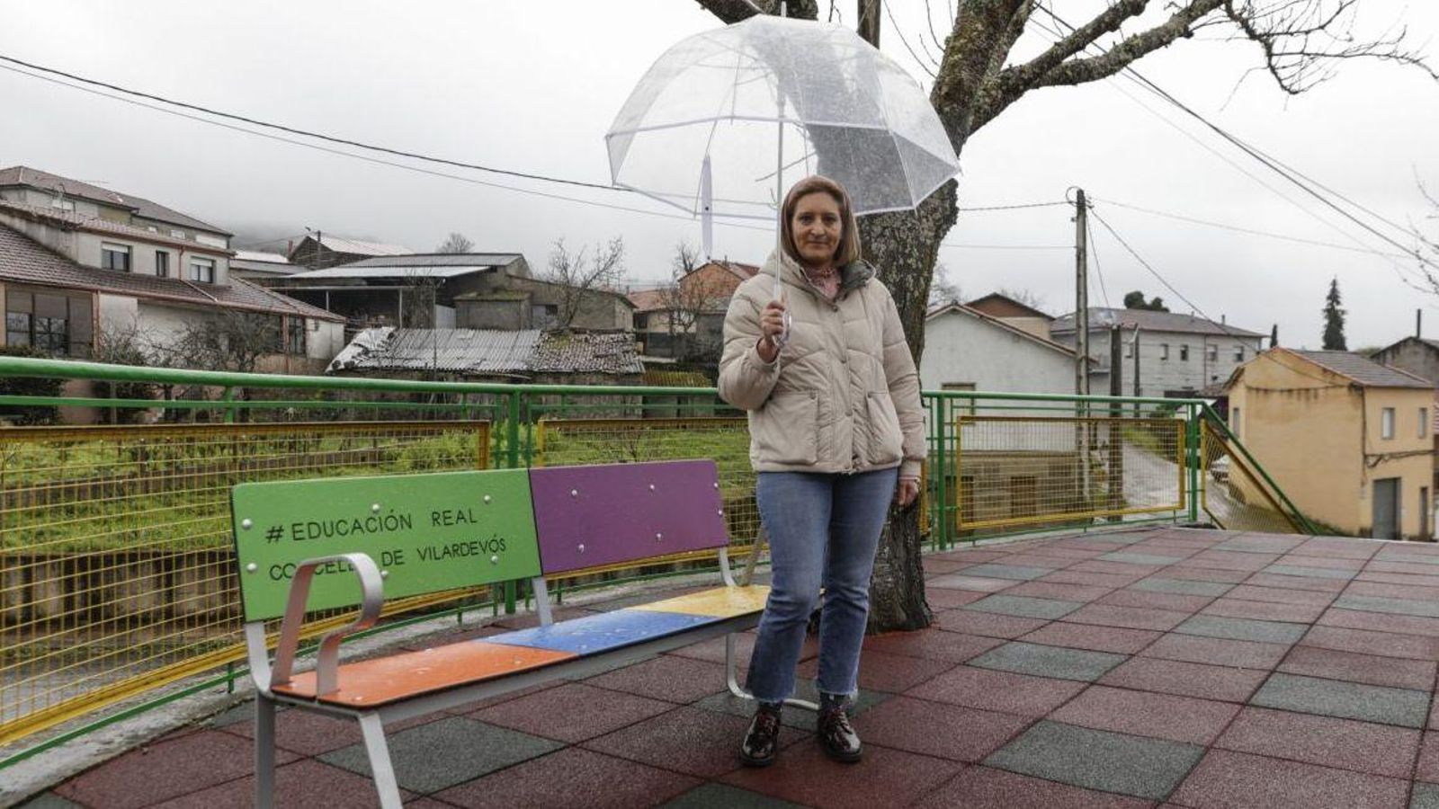Eva Pérez en diferentes momentos do seu día a día en Vilardevós.