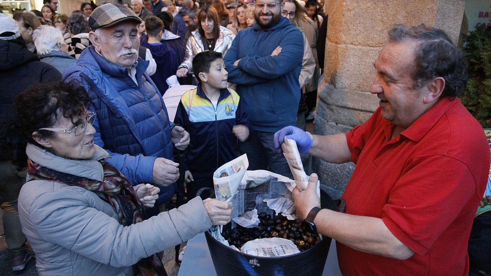 Galería | Cabezudos, castañas y bollo preñado para disfrutar de los magostos en la ciudad
