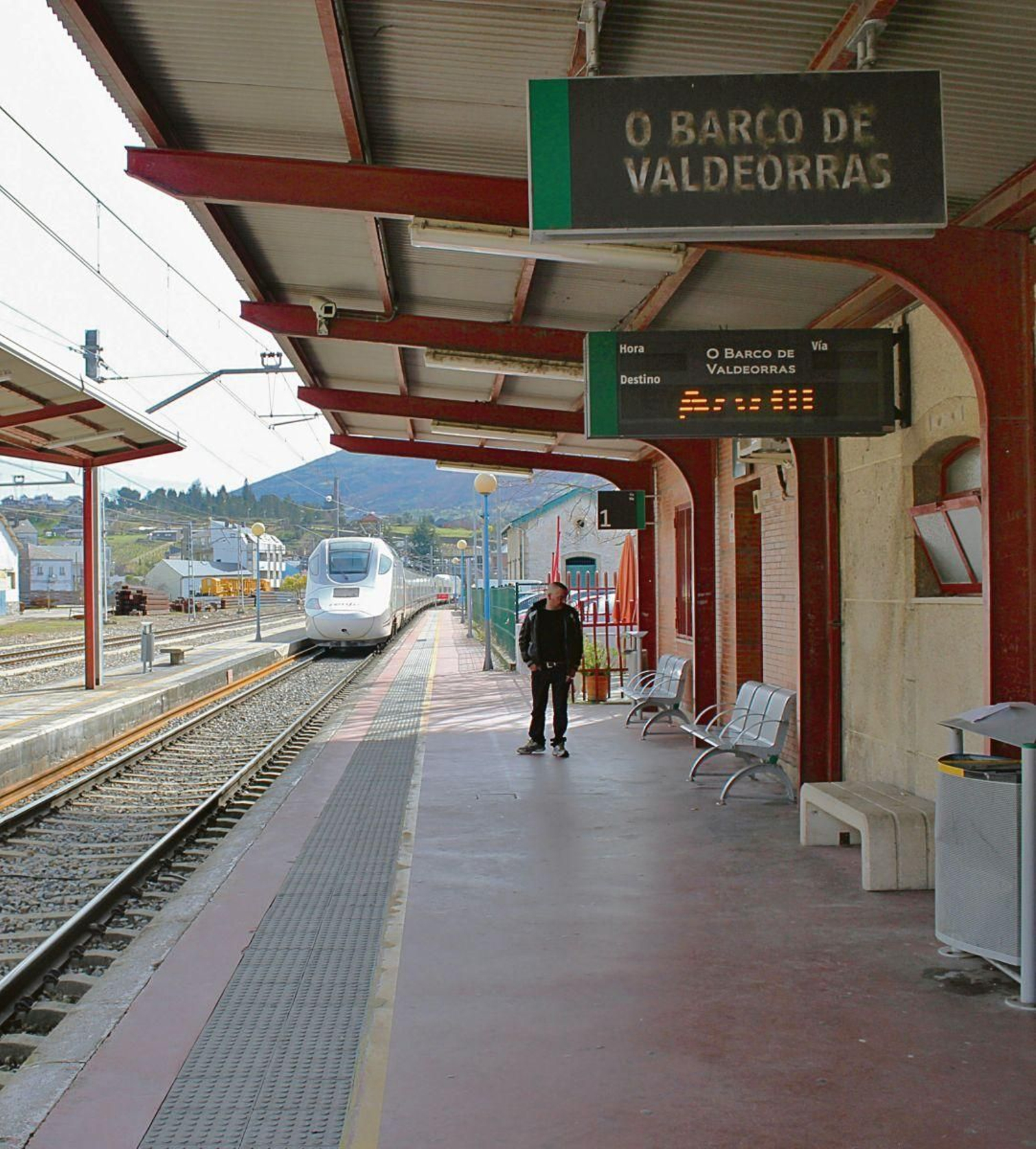 El Alvia tarda más a O Barco que el tren más lento en 1985.