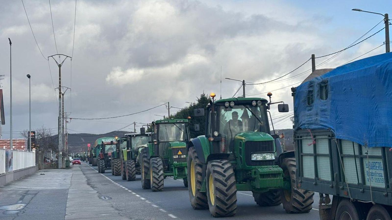 Tractores vuelven de la ciudad a Xinzo de Limia
