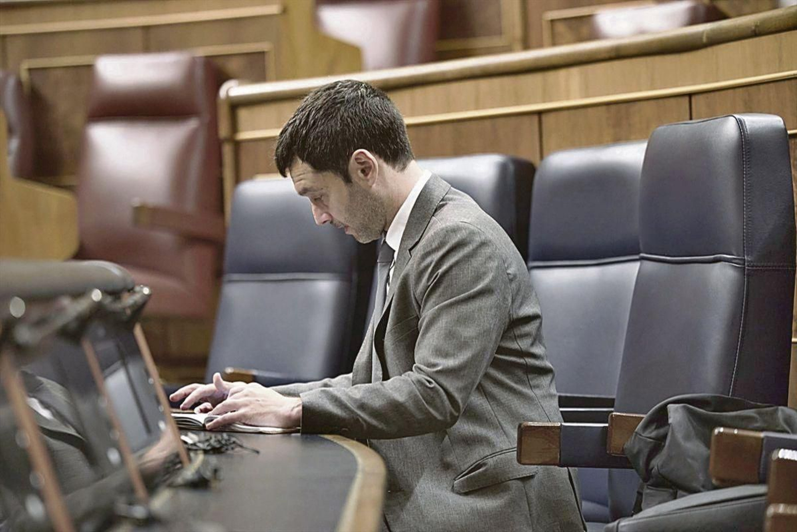 El ministro de Consumo, Pablo Bustinduy, en el Congreso de los Diputados.