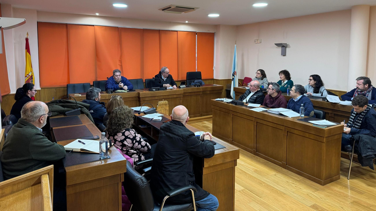 El salón de plenos de Verín albergó la primera reunión de los 10 concellos que obtuvieron 4,3 millones de fondos europeos.