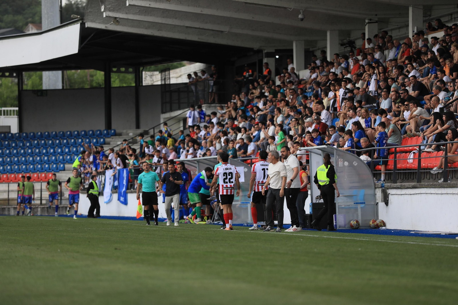 Galería | El Estadio de O Couto vive otra derrota, polémica, del Ourense CF