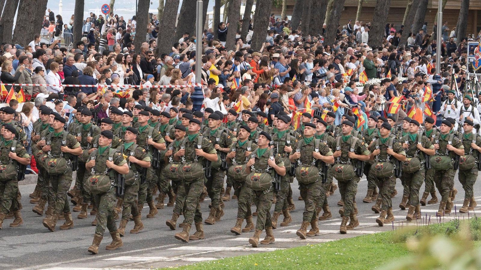 Desfile de las Fuerzas Armadas, en la avenida de Samil.