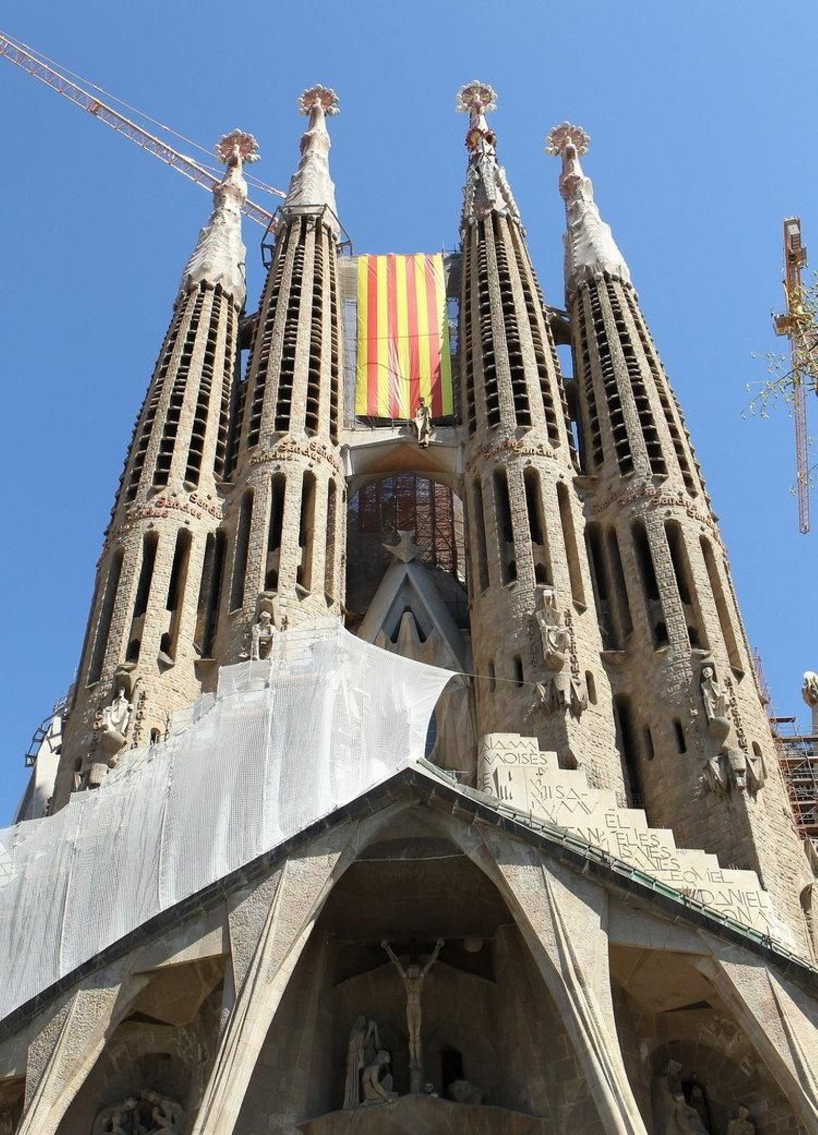 Una senyera en la Sagrada Familia de Barcelona (TONI GARRIGA)