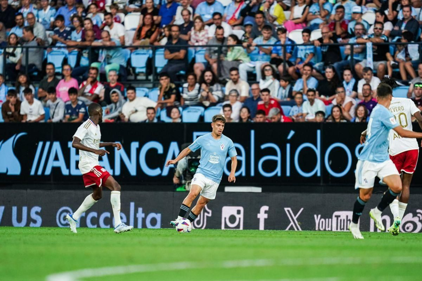 El canterano céltico gozó de unos minutos en el Quinocho en la posición de interior izquierdo.