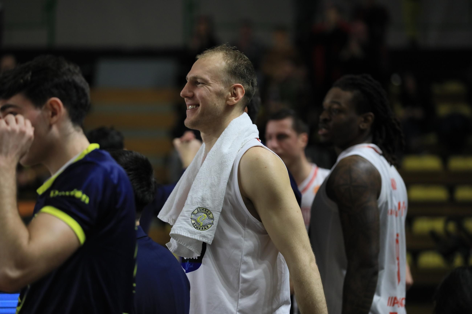 Galería | El Pazo disfruta de un sábado de baloncesto y Entroido