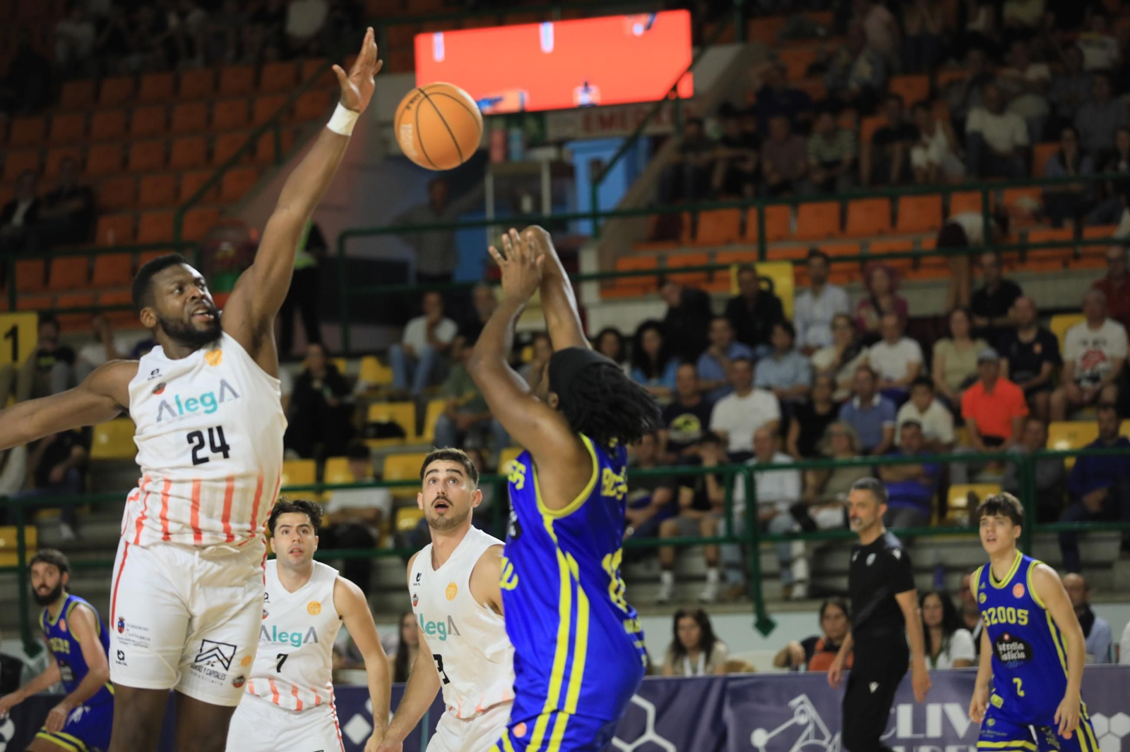 Galería | El Pazo y el COB sufren la primera derrota de la temporada ante el Cantabria