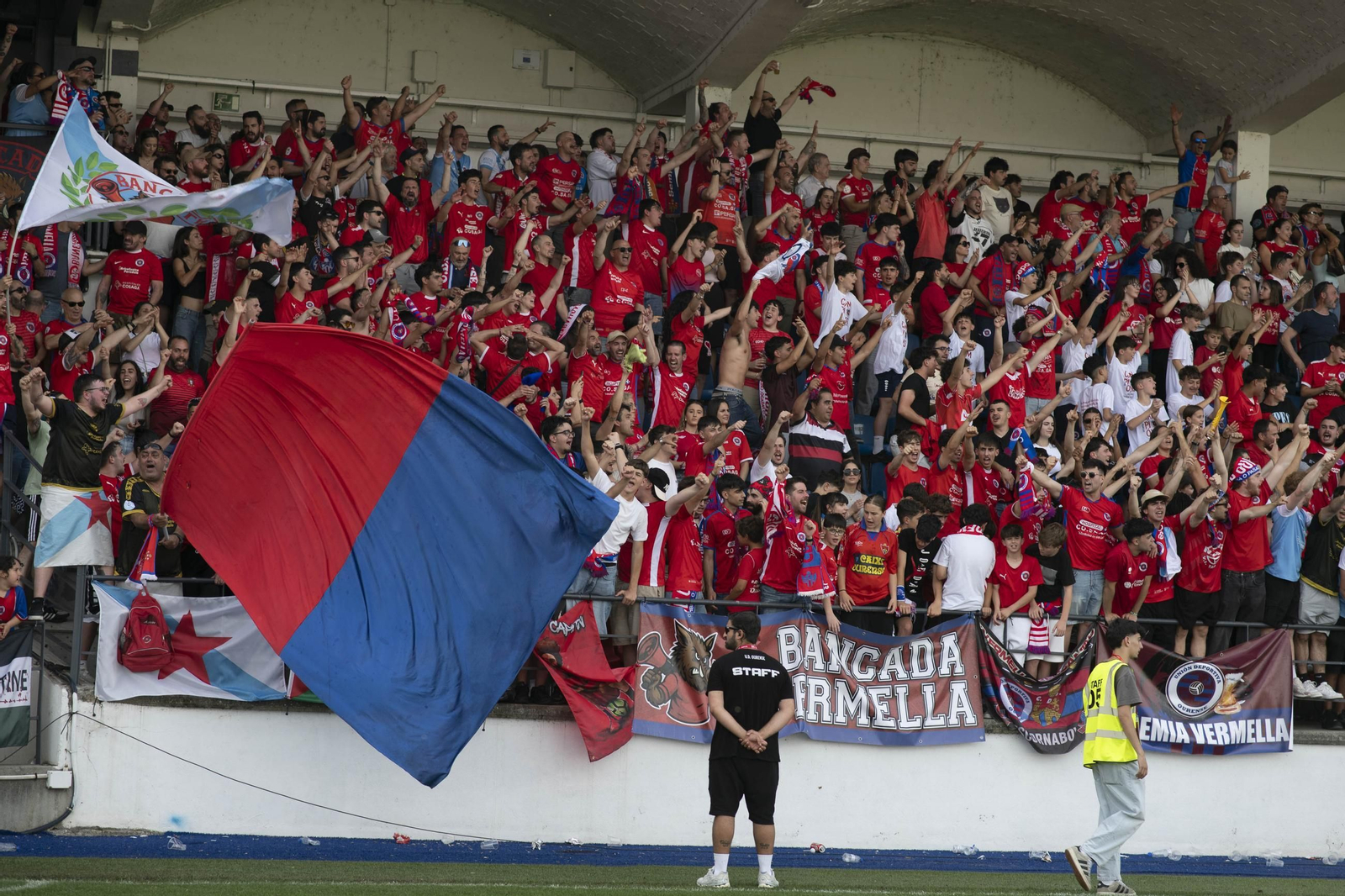 Galería | La UD Ourense quiere llegar a Primera Federación y la afición se vuelca con el equipo en O Couto