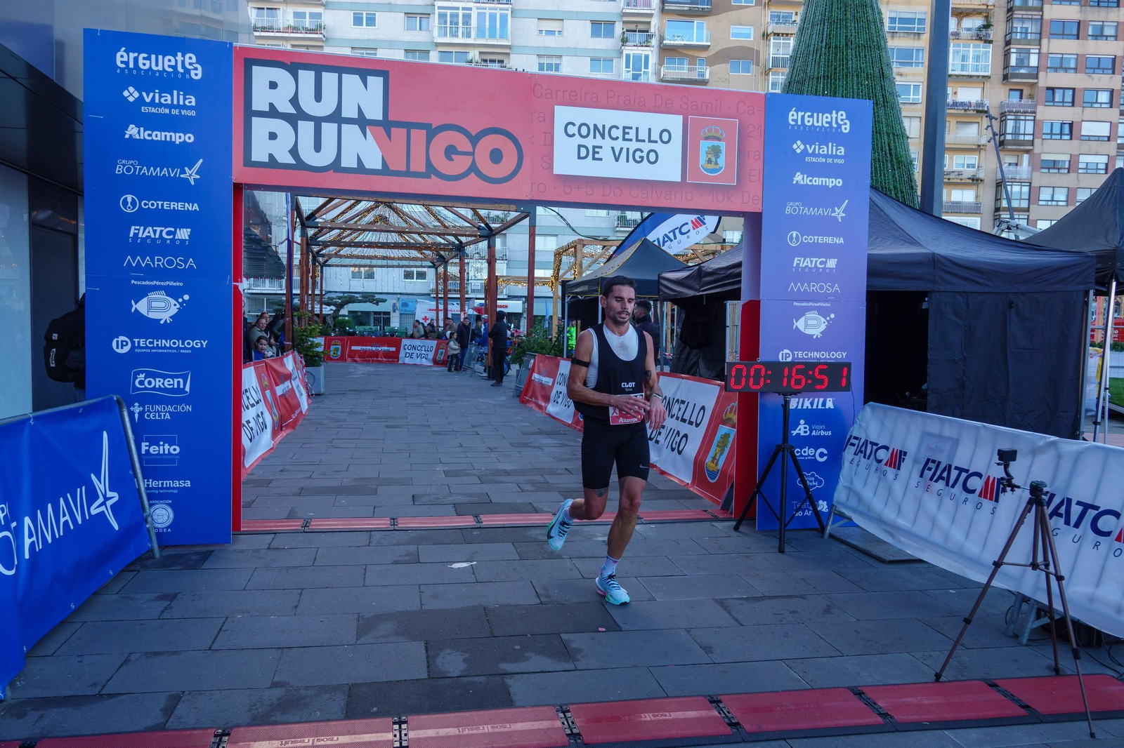 Galería | La carrera popular Érguete e Corre de Vigo bate récord de participación