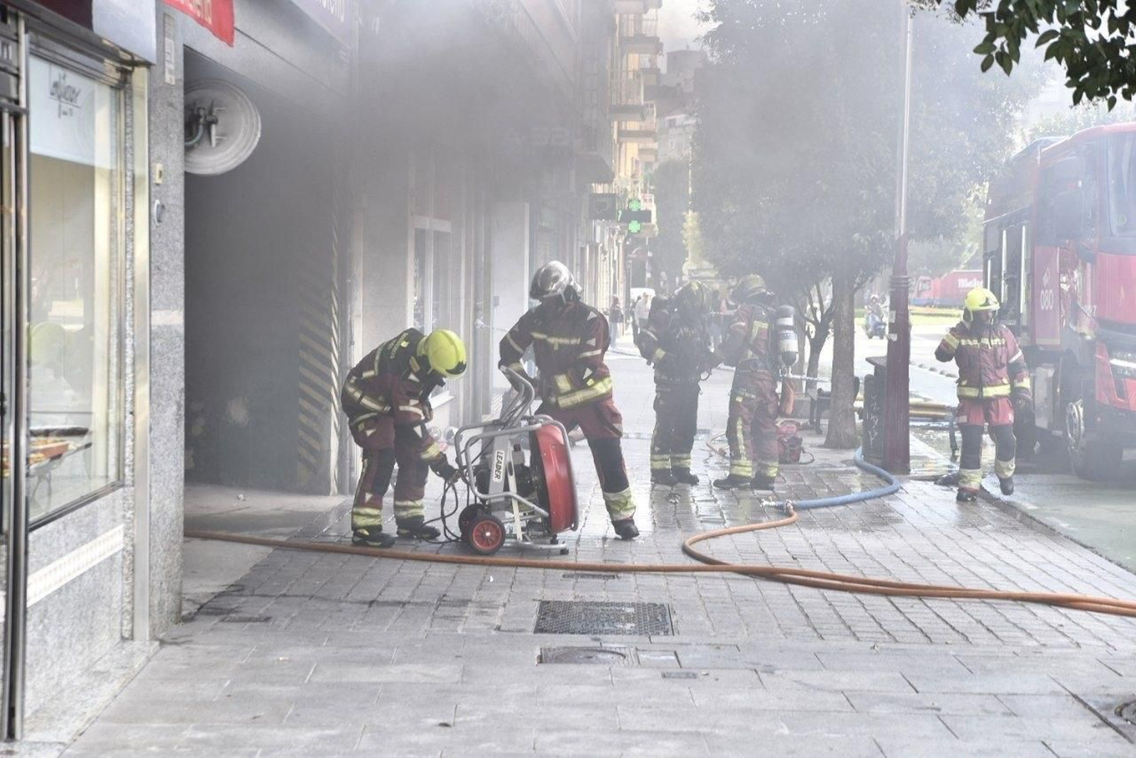 Galería | Las imágenes de la explosión y el incendio en el garaje de Pizarro