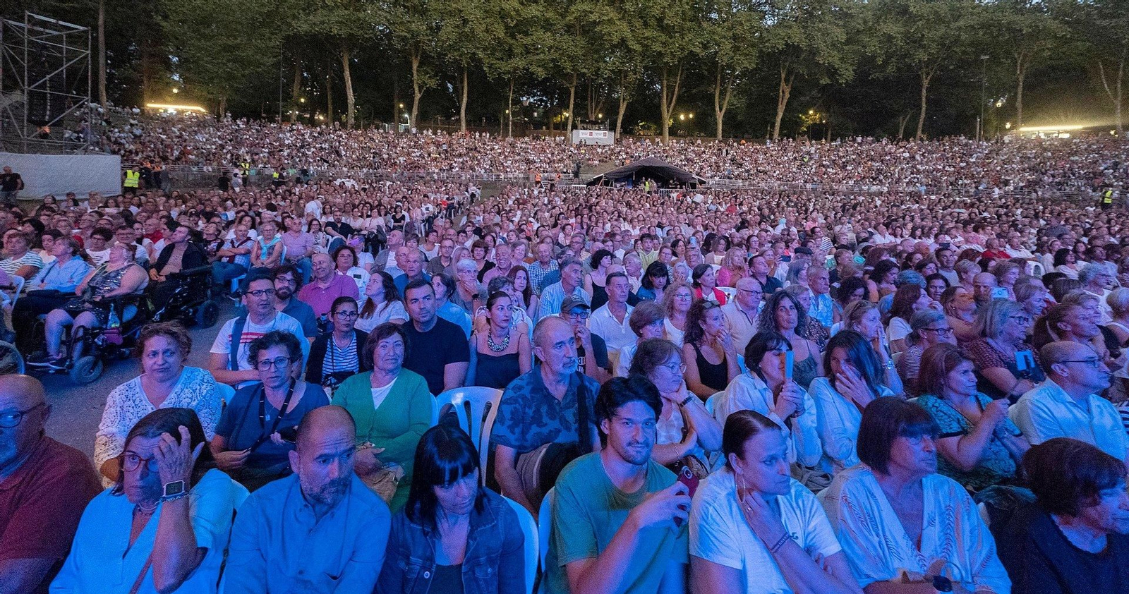 Público en el concierto de Víctor Manuel en Castrelos.