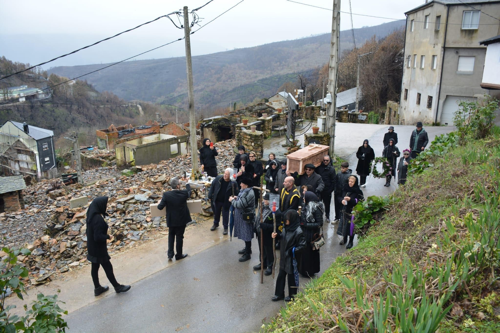 Galería | Los vecinos de San Vicente celebran el Entroido y homenajean a su localidad