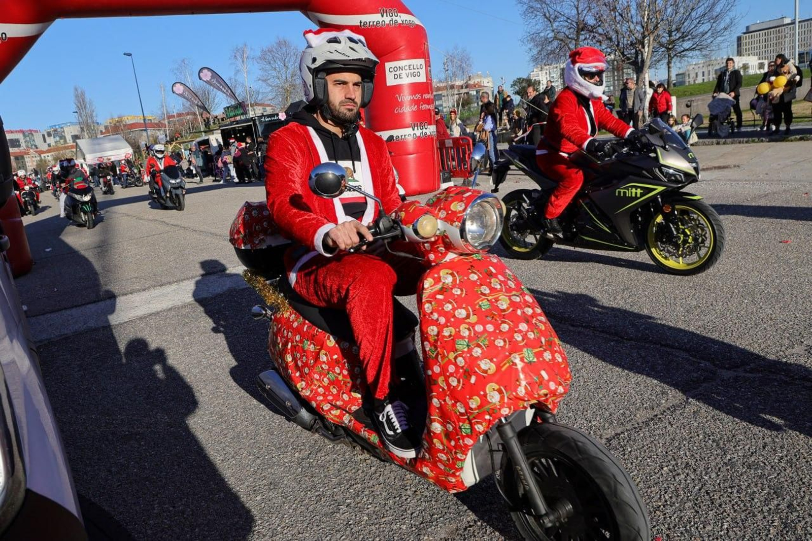 Galería | Los papanoeles moteros toman Vigo