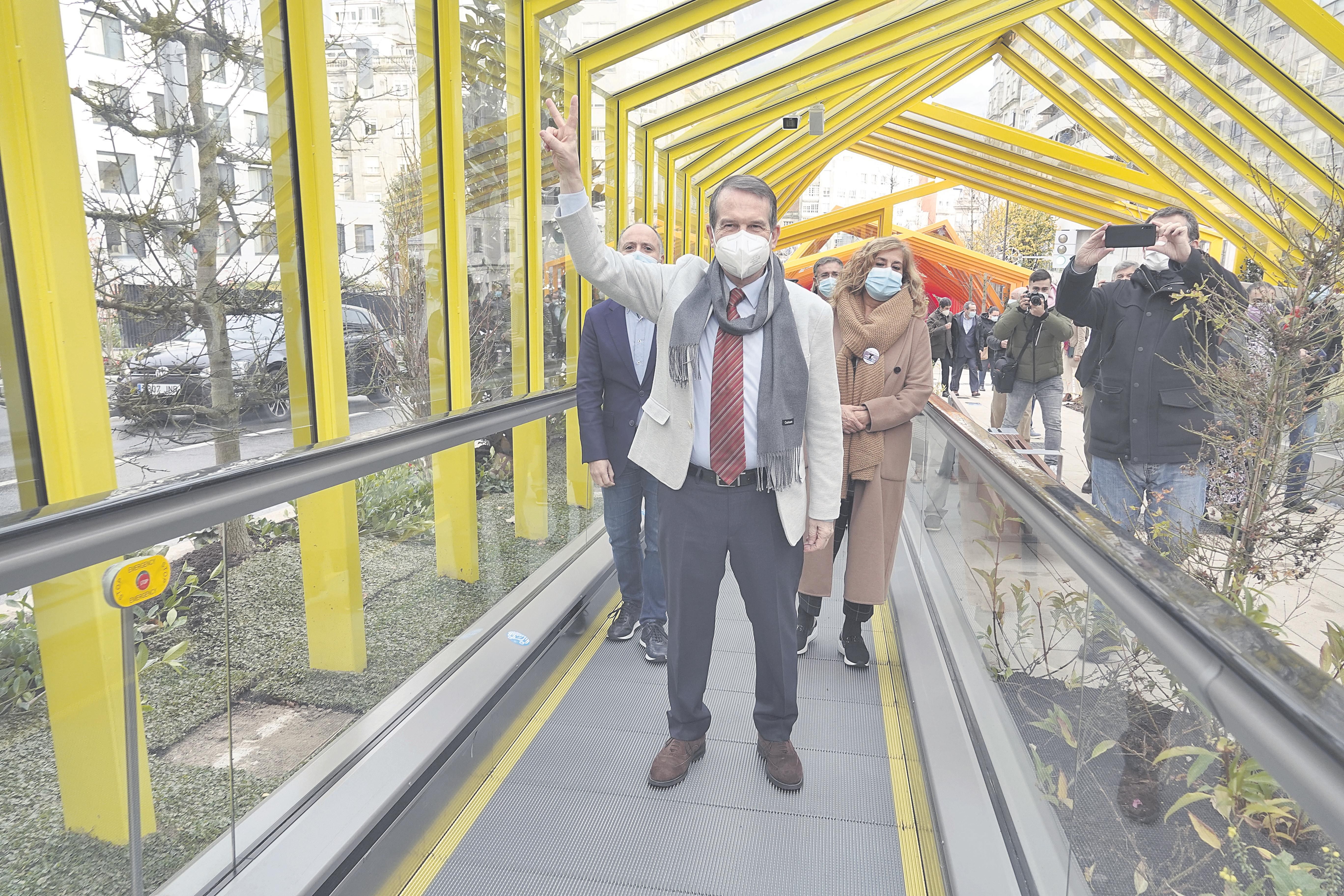 El alcalde de Vigo, Abel Caballero, en las rampas de Gran Vía del proyecto Vigo Vertical.