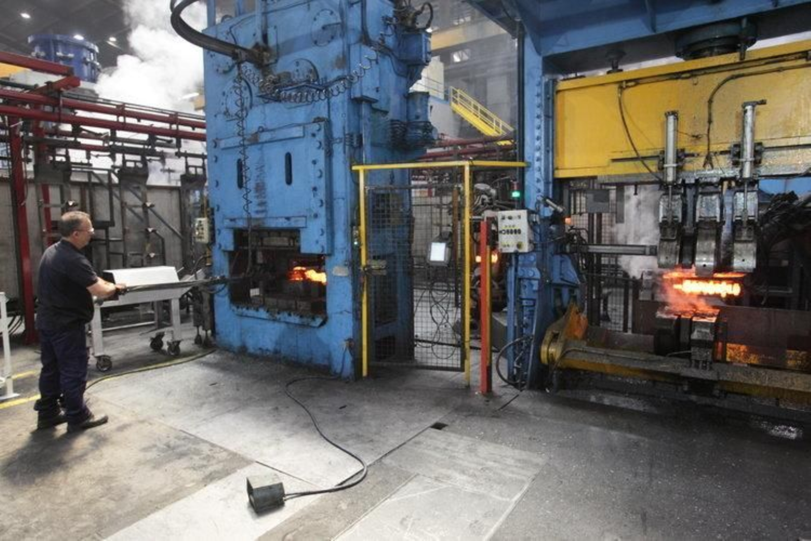 La industria ourensana es de los pocos sectores con saldo positivo a la hora de captar empleados.