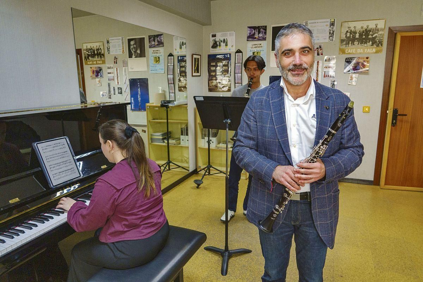 Esteban Valverde, que primero dirigió el Conservatorio Profesional de Vigo y ahora, el Superior, lleva 20 años gestionando centros educativos