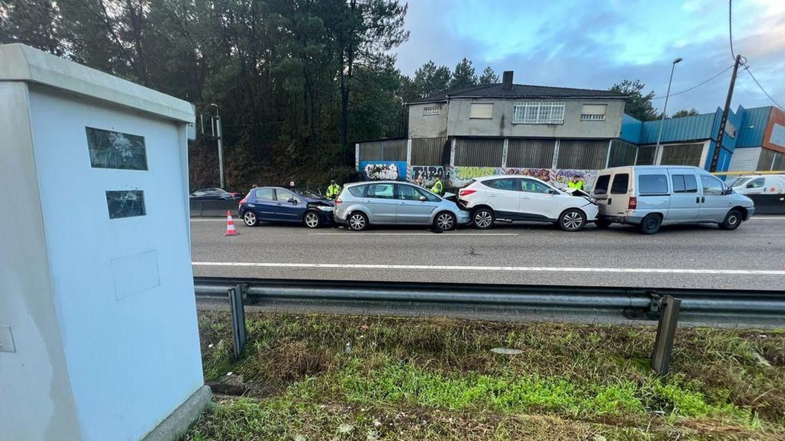 El accidente de ayer, por alcance de varios vehículos, se produjo justo frente al famoso radar del kilómetro 12, donde los coches reducen la velocidad.