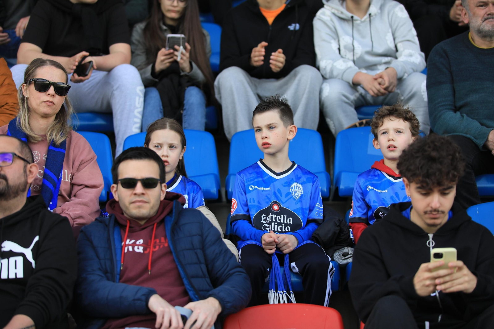 Galería | Alegría y resignación entre el Ourense CF y el Arenteiro en el Estadio de O Couto