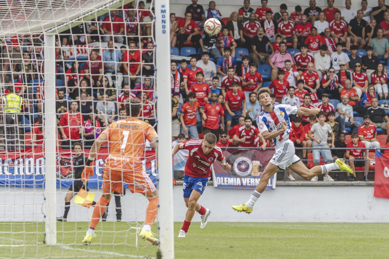 Galería | O Couto disfruta con el estreno de la UD Ourense en Primera Federación, en fotos
