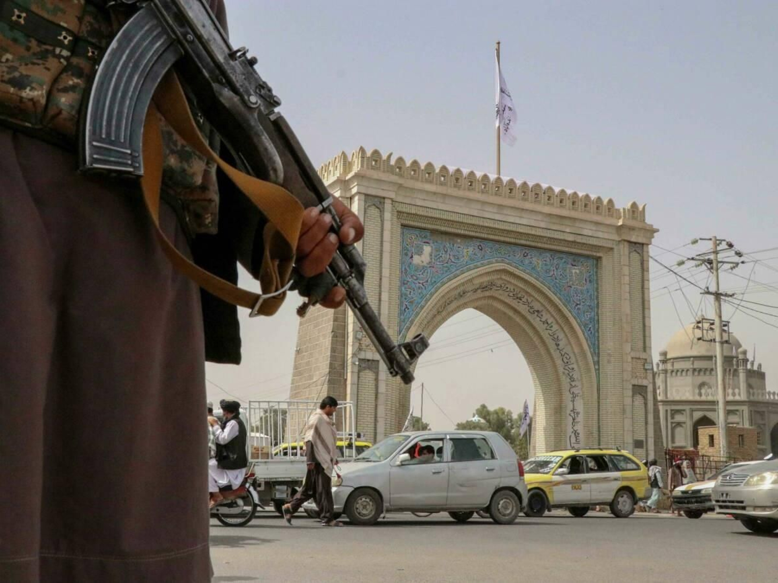 Un talibán, en un punto de control de Kandahar, tras la toma de Kabul.