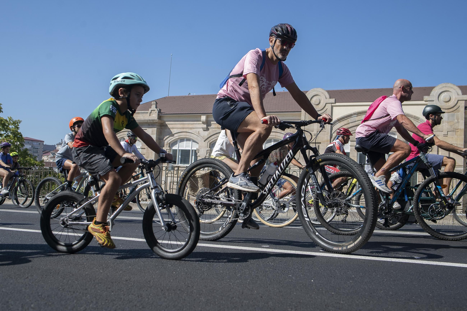 Galería | Ourense disfruta de un Día da Bici con sol, ambiente familiar y regalos