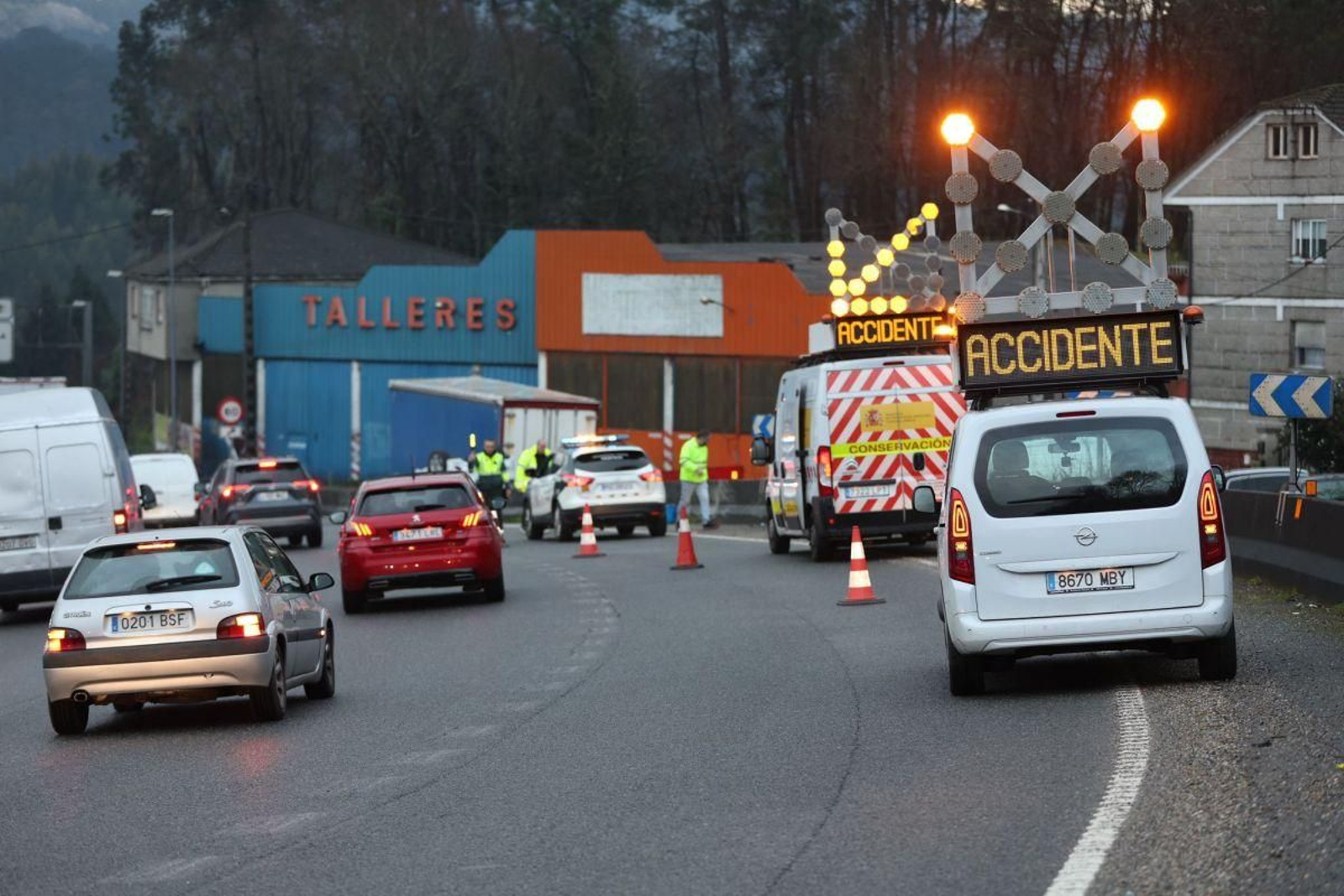 El accidente de ayer en la A 55 en la bajada de Puxeiros a la altura de Mos, un punto negro.