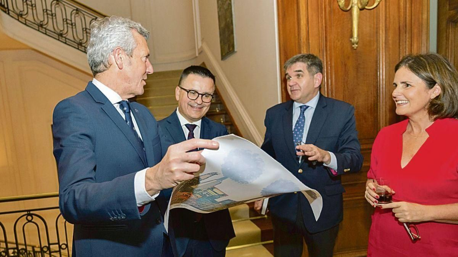 El presidente, Alfonso Rueda, el conselleiro de Emprego, José González, y el embajador español, Joaquín de Arístegui.