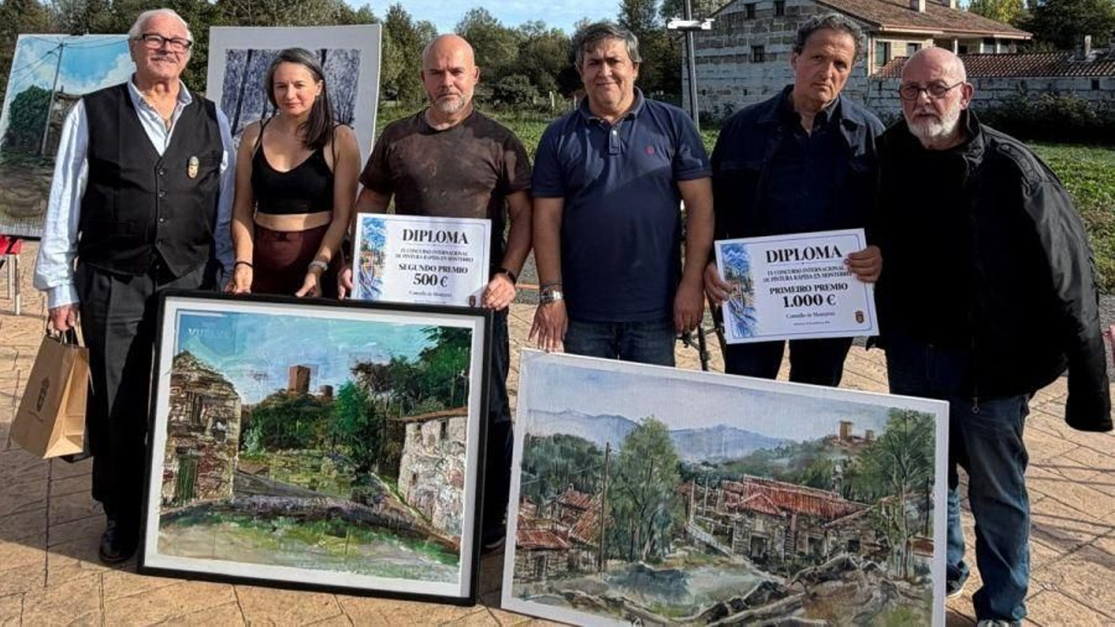 El alcalde de Monterrei con el jurado y los premiados.