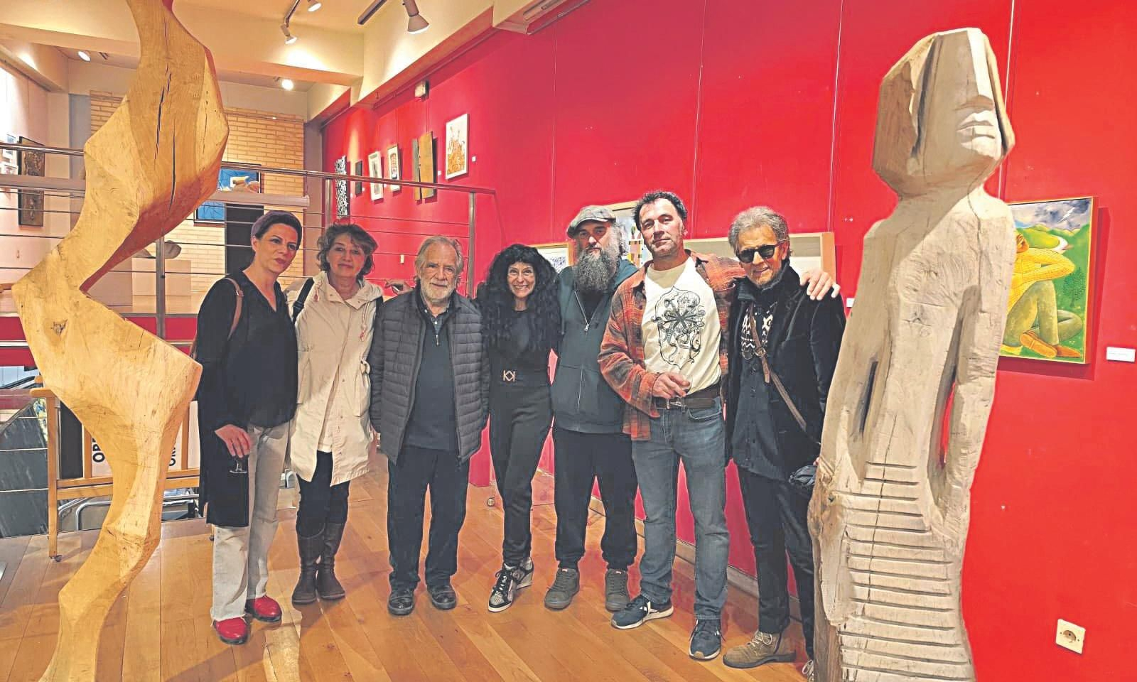 Artistas con Acisclo na inauguración.