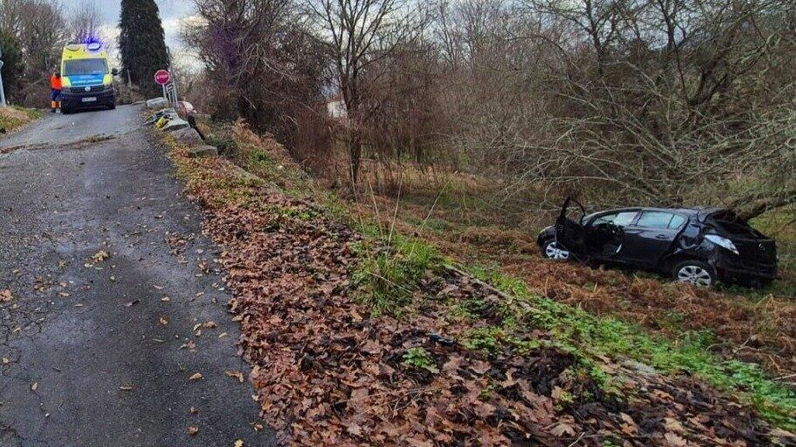 Un coche se salió de la vía en Bande.