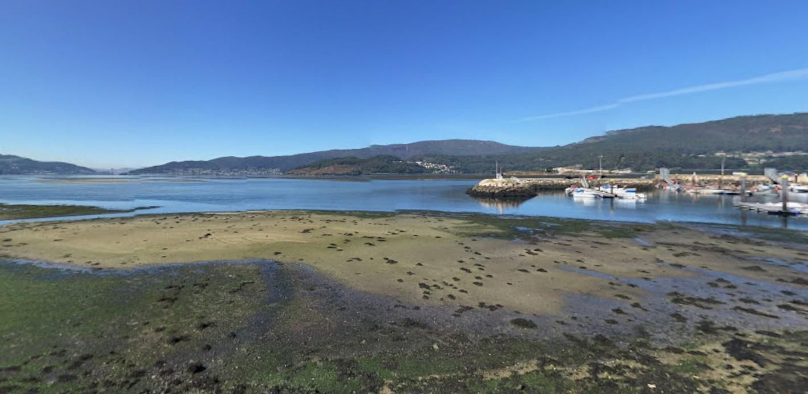 Ría de Vigo frente a las islas Alvedosas.