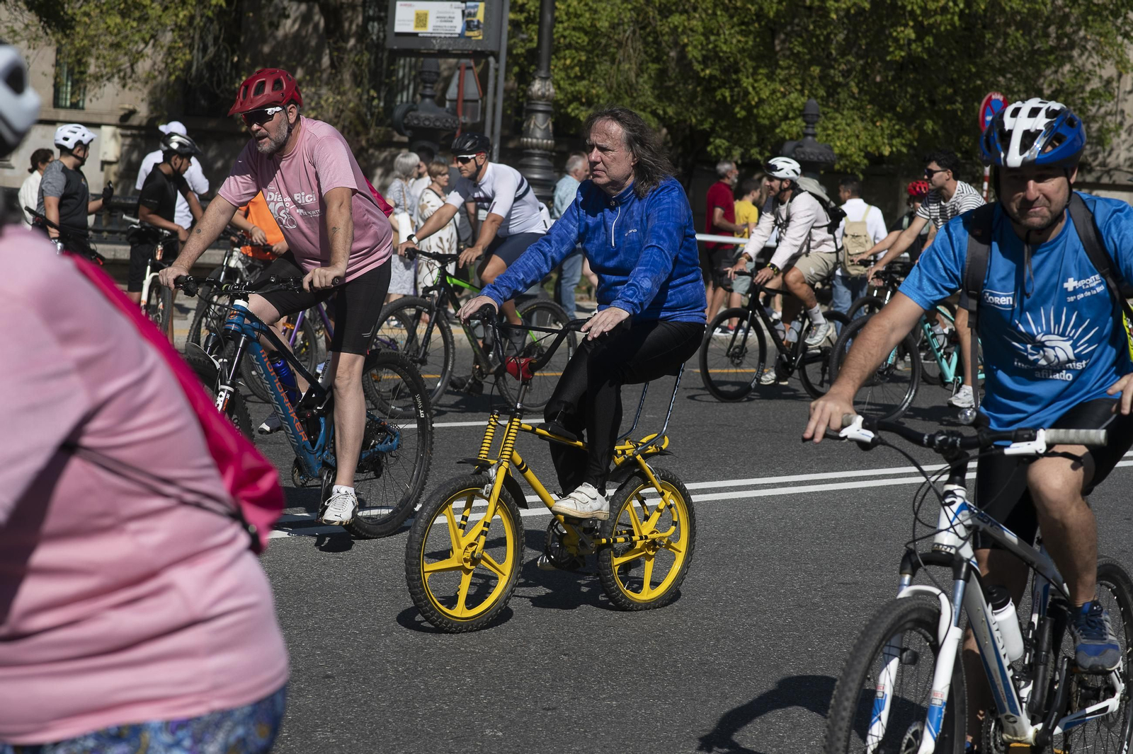 Galería | Ourense disfruta de un Día da Bici con sol, ambiente familiar y regalos