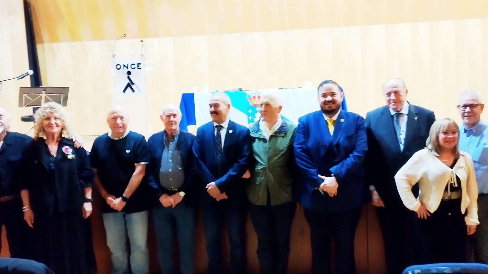 Visitantes junto al presidente CGV,  artistas y otros actuantes
