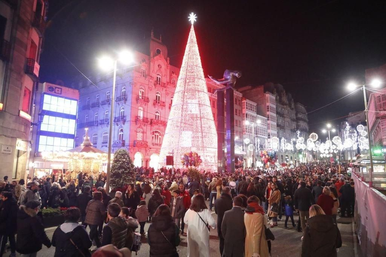 Los turistas invaden Vigo en el Puente242