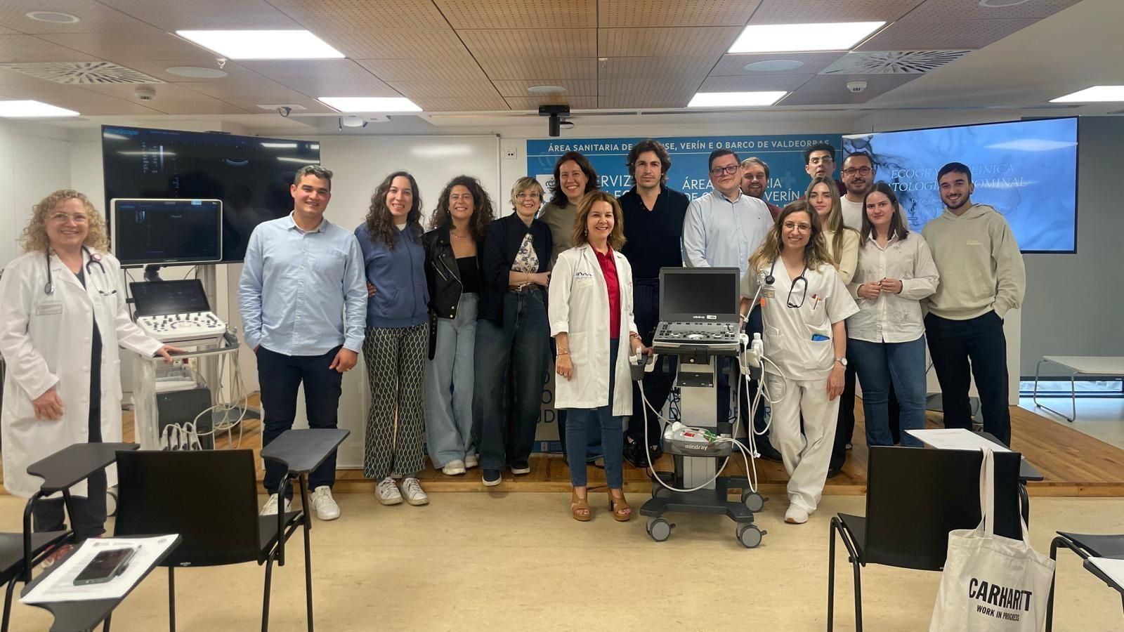Alumnos, especialistas en formación y profesores durante la cuarta edición del curso de ecografía clínica en Ourense.