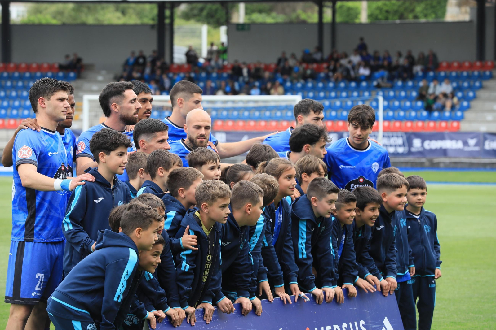 Galería |  Tarde triste en O Couto con el Ourense CF en descenso tras la derrota